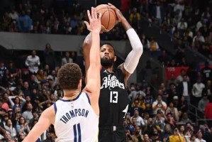 22分大逆转勇士！ 四巨头快艇继续摸着石头过河